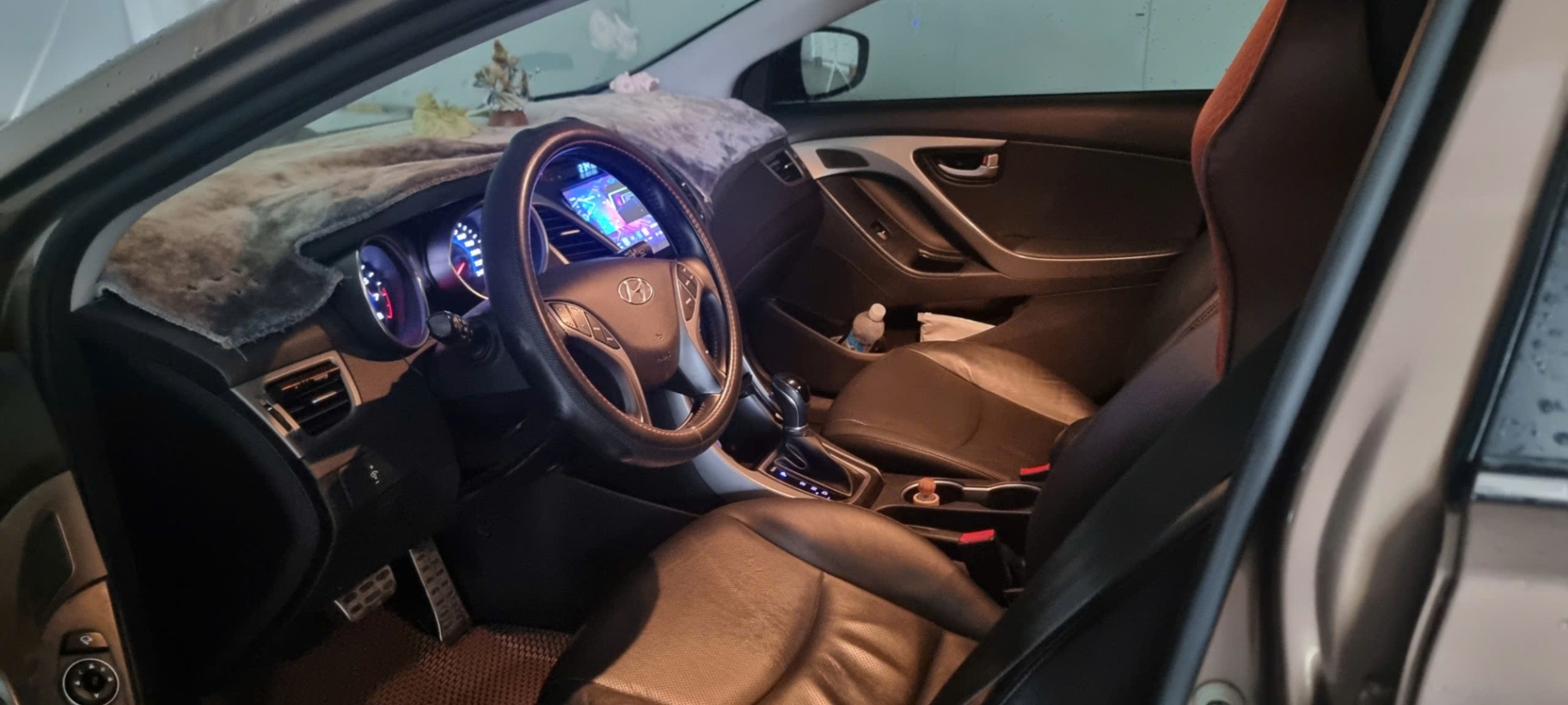 Hyundai Elantra 1.6 AT 2014 - Nội thất 5