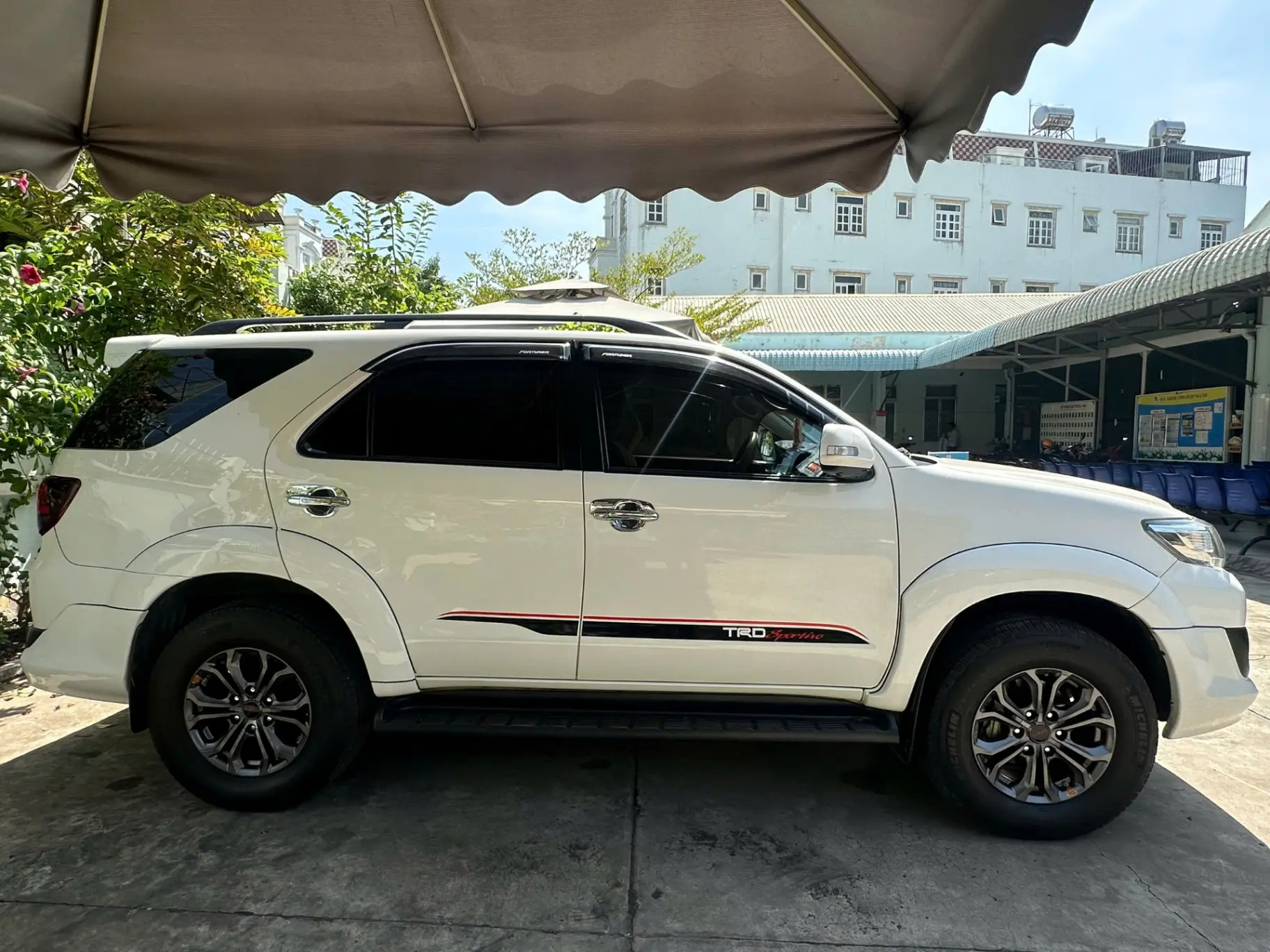 Toyota Fortuner TRD Sportivo 4x2 AT 2015 - Ngoại thất 8