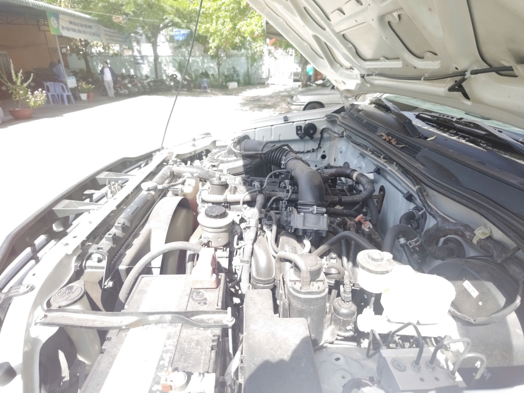 Toyota Fortuner TRD Sportivo 4x2 AT 2015 - Khoang động cơ 3