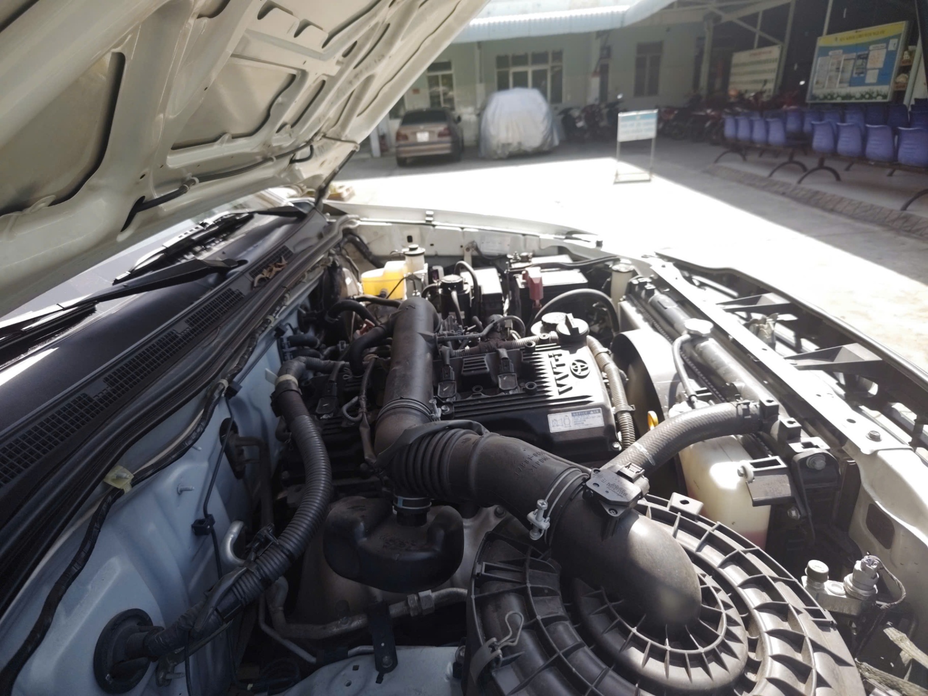 Toyota Fortuner TRD Sportivo 4x2 AT 2015 - Khoang động cơ 4