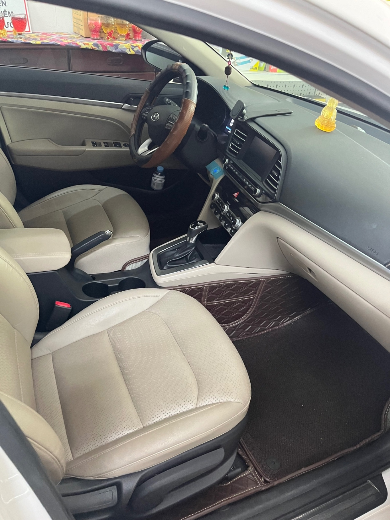 Hyundai Elantra 2.0 AT 2019 - Nội thất 3