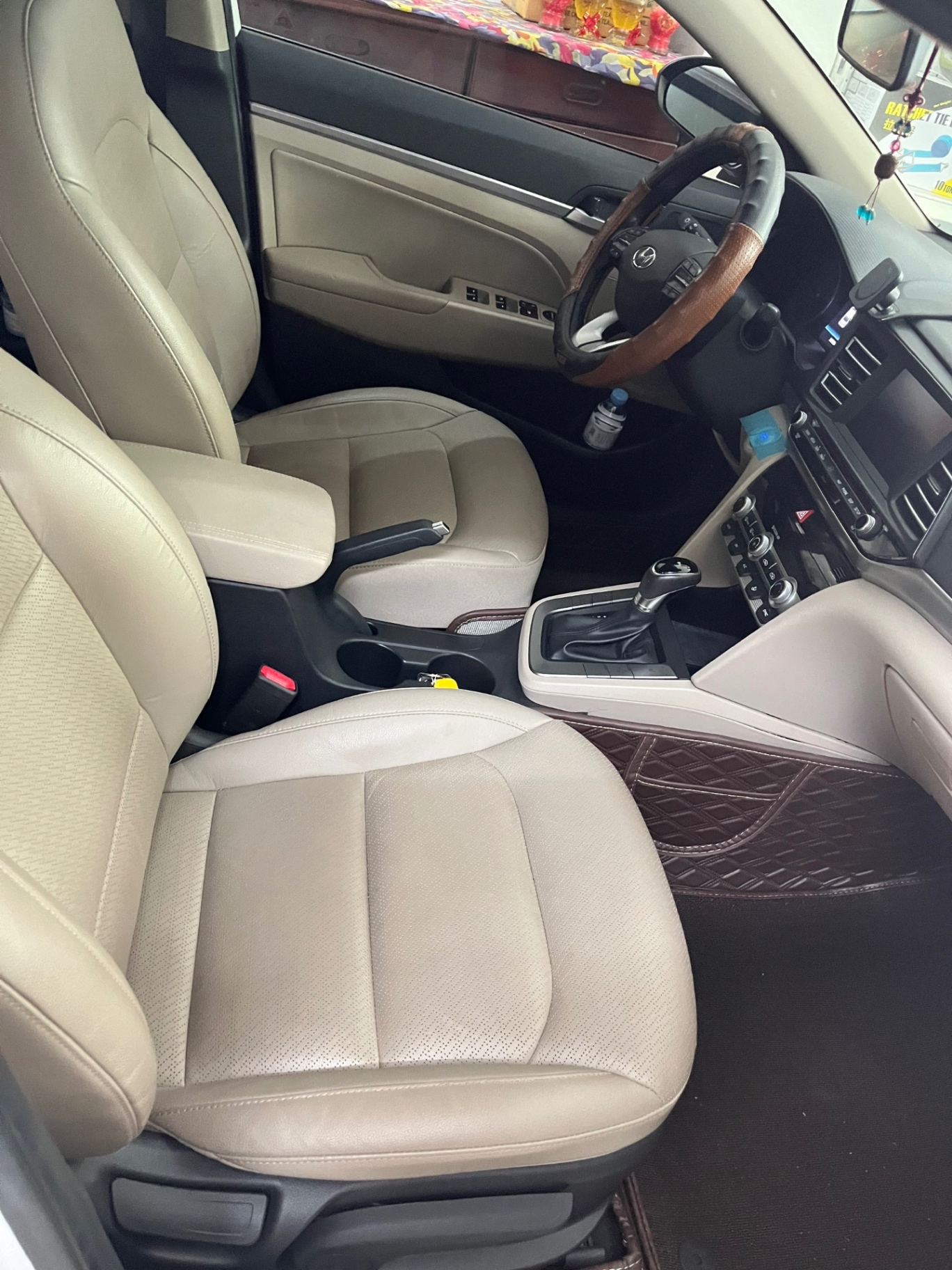 Hyundai Elantra 2.0 AT 2019 - Nội thất 9