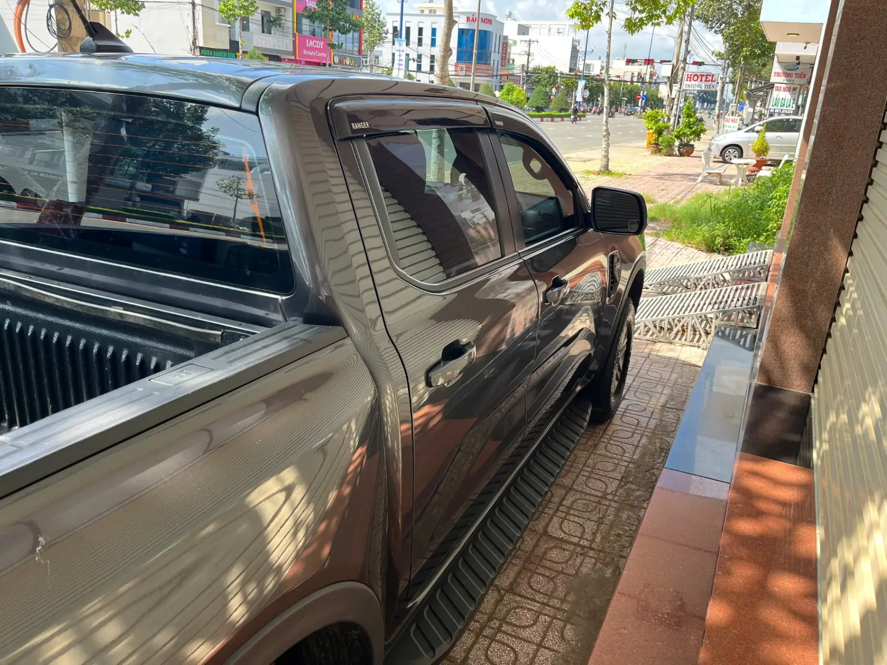 Ford Ranger XLS 2.0L 4x4 AT 2023 - Ngoại thất 4
