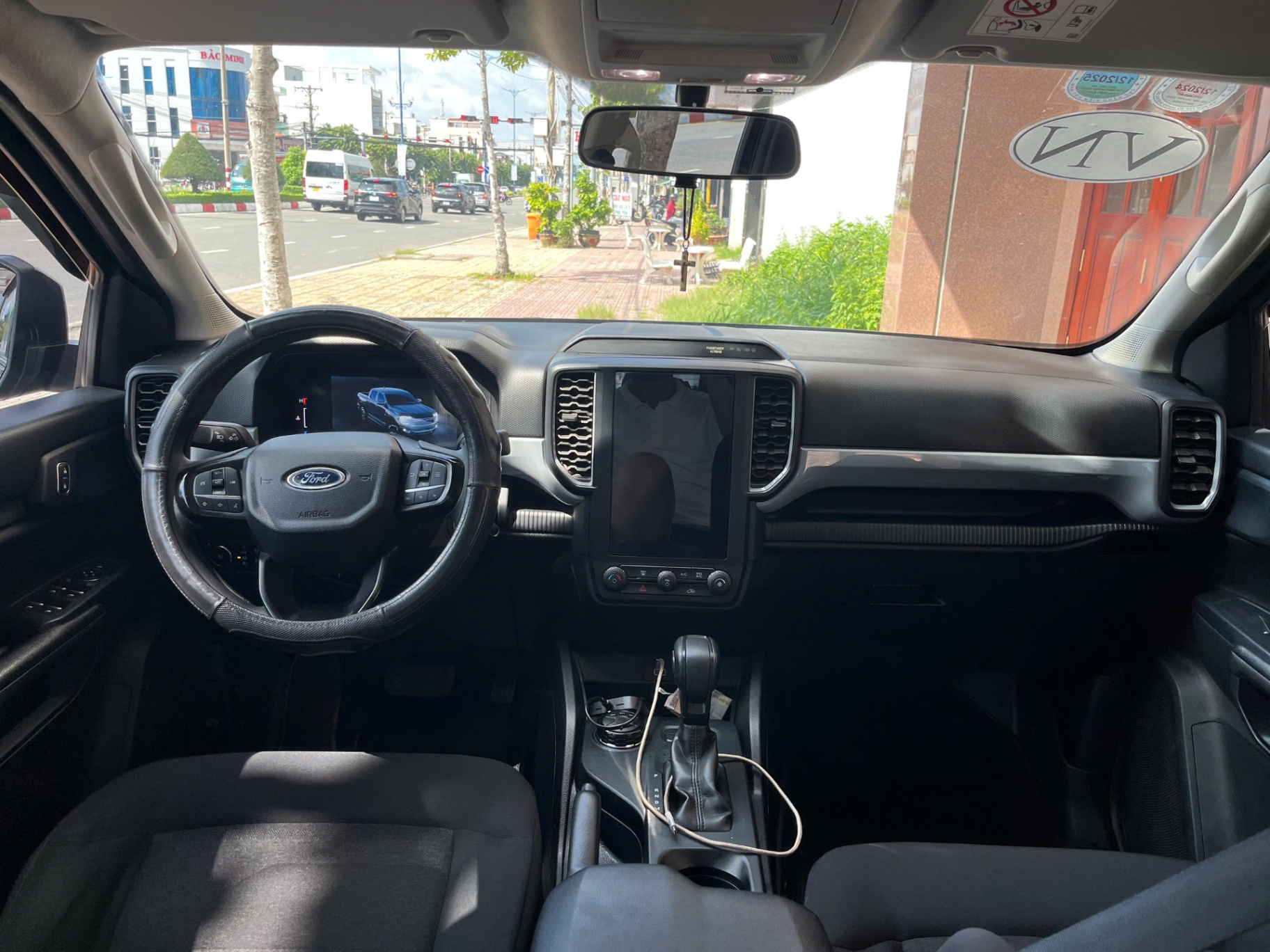Ford Ranger XLS 2.0L 4x4 AT 2023 - Nội thất 2