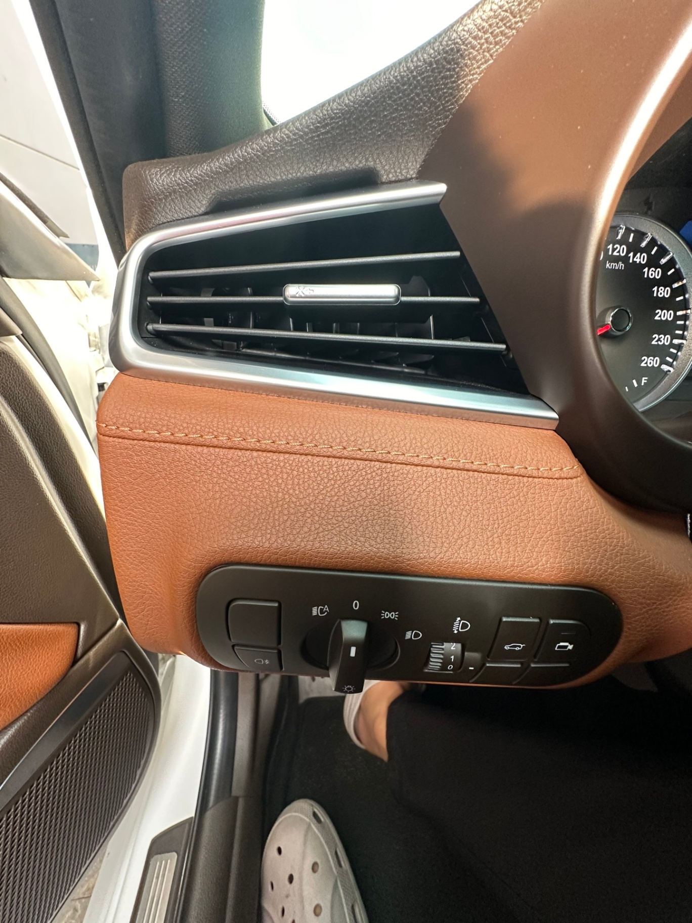 Vinfast Lux A 2.0 AT 2021 - Nội thất 4