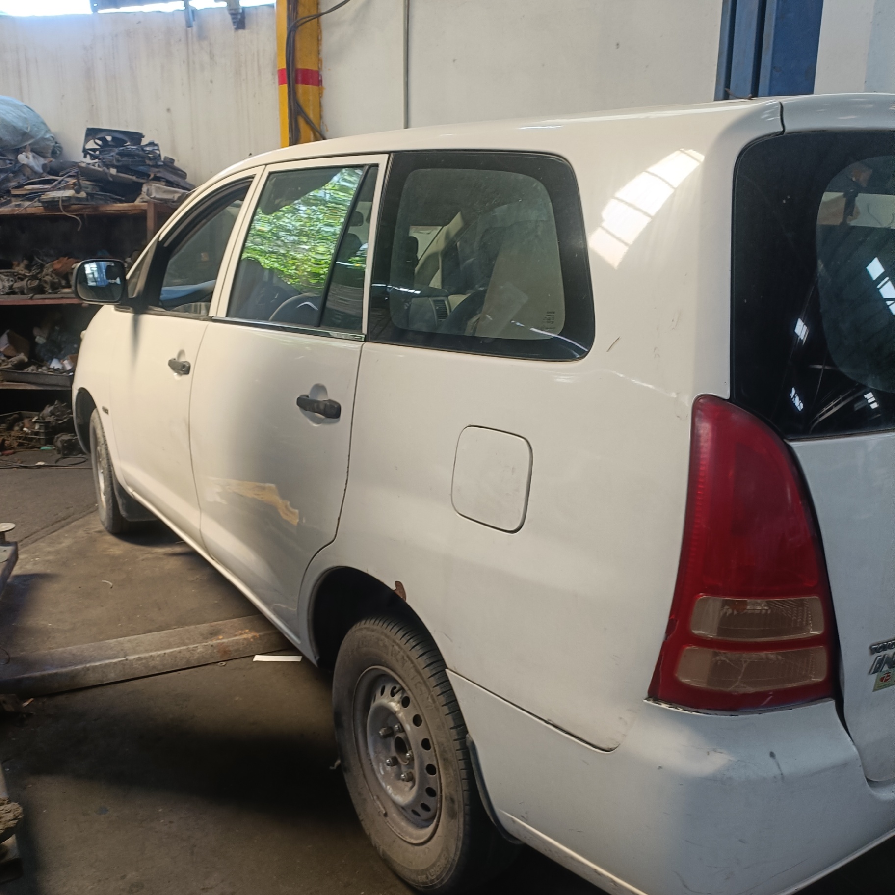 Toyota Innova J 2006 - Ngoại thất 3