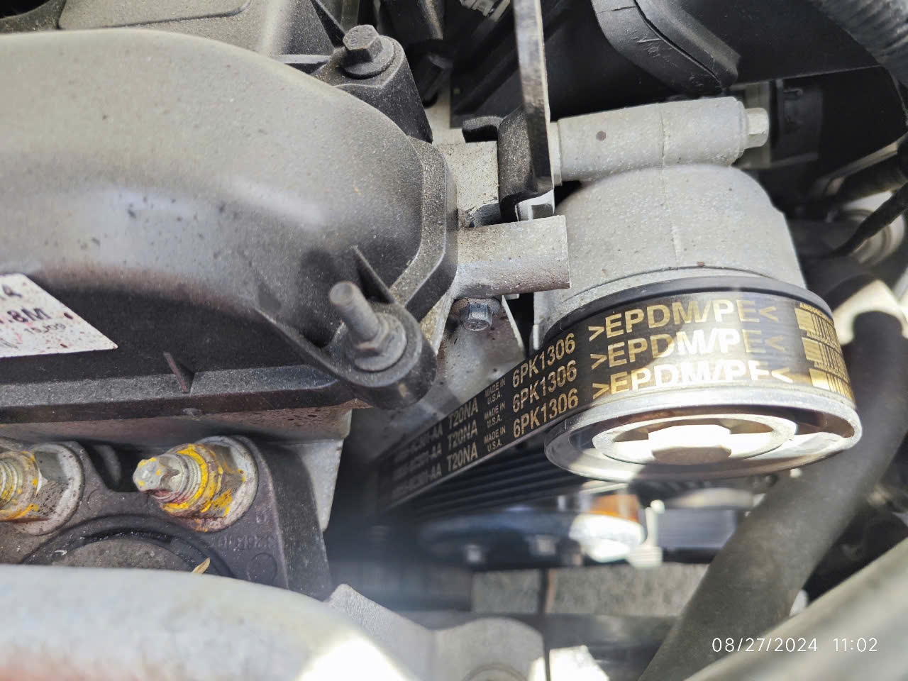 Ford Focus 1.8 MT 2009 - Khoang động cơ 4