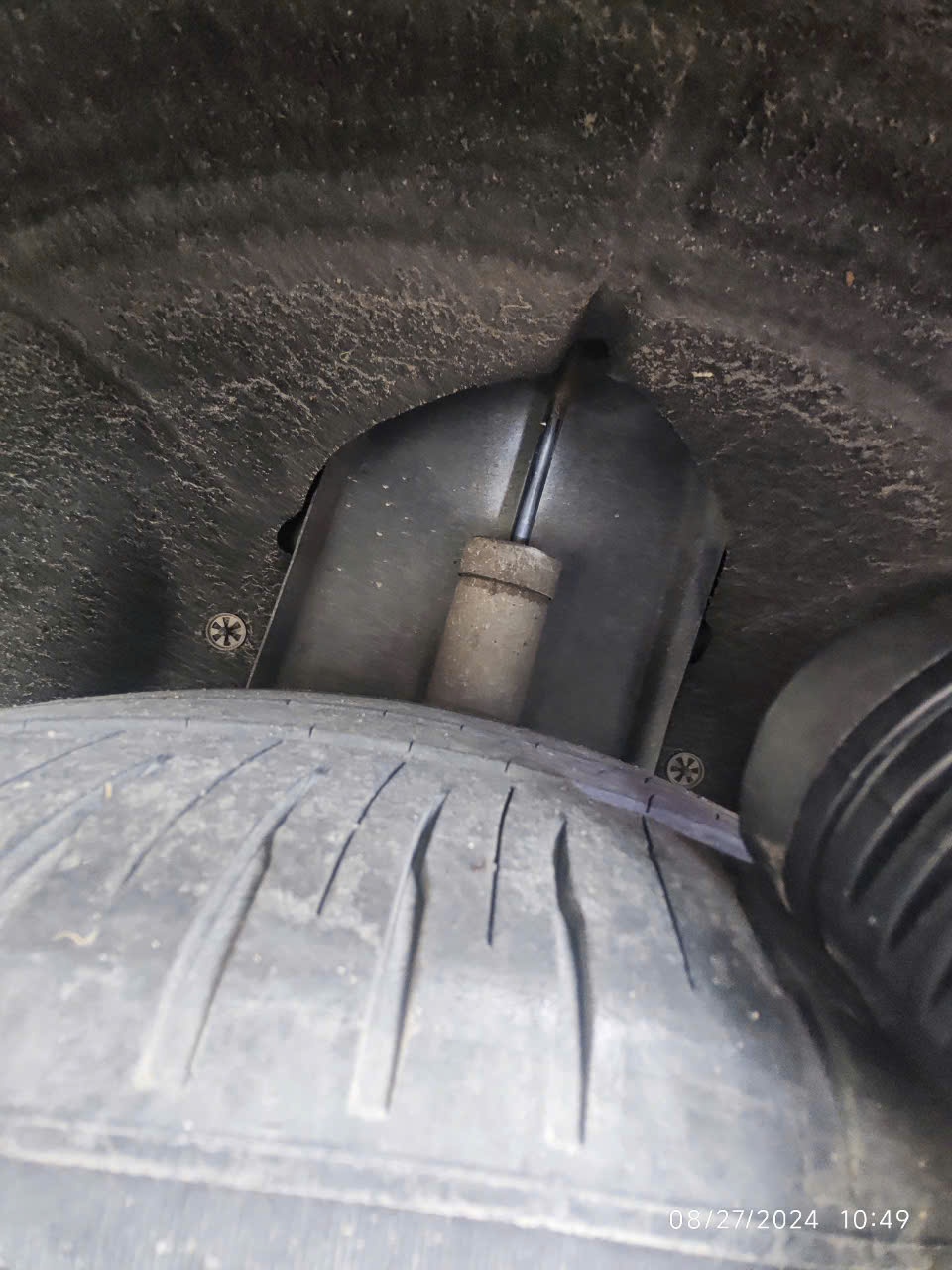 Ford Focus 1.8 MT 2009 - Khoang động cơ 8