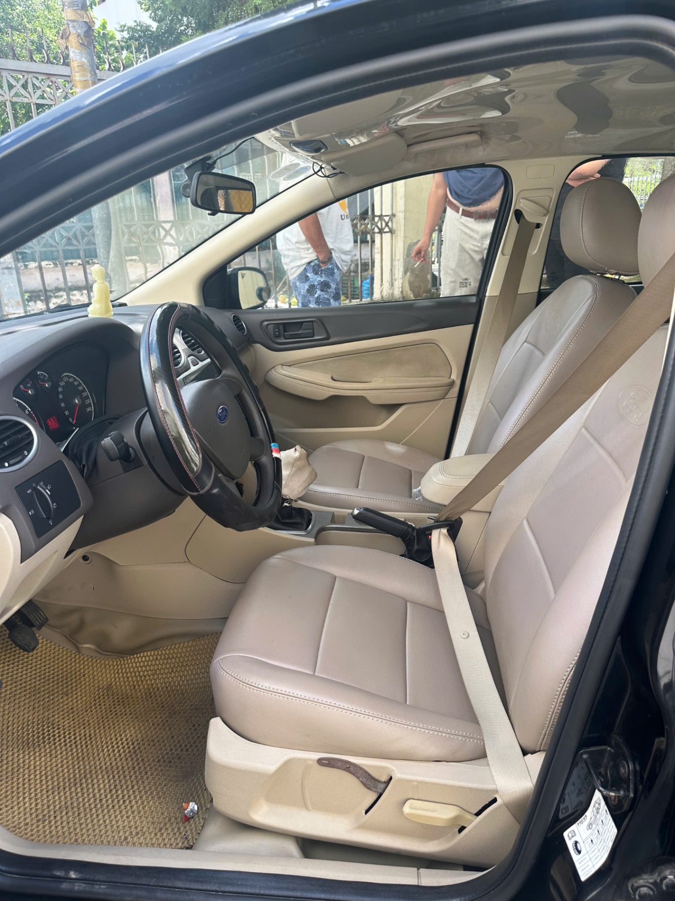 Ford Focus 1.8 MT 2009 - Nội thất 7