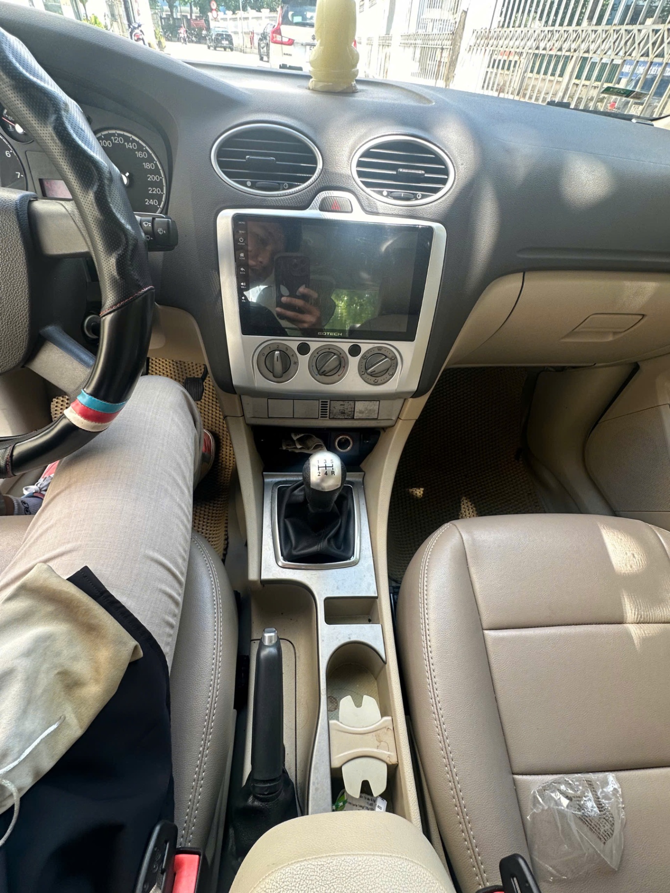 Ford Focus 1.8 MT 2009 - Nội thất 2