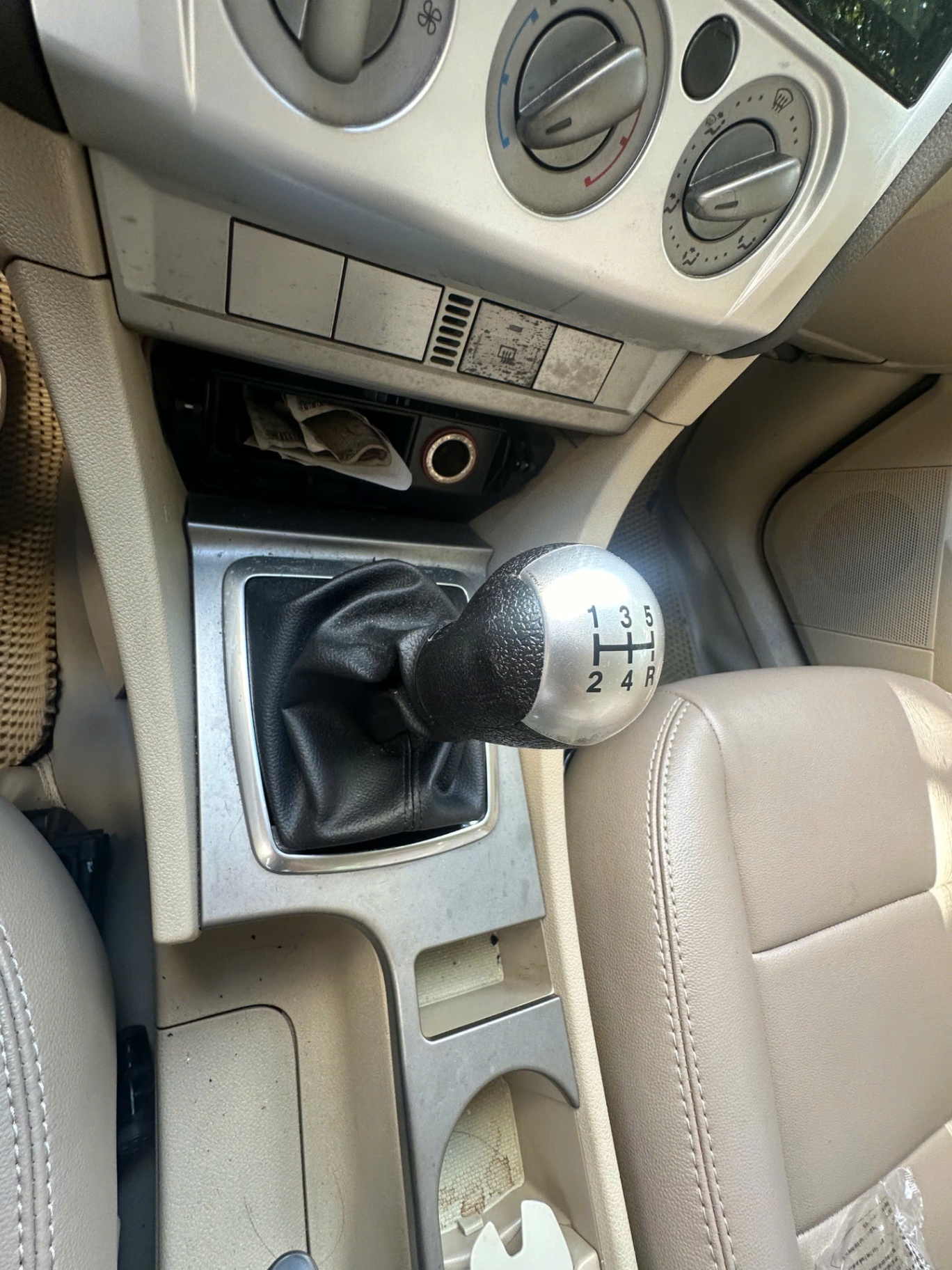Ford Focus 1.8 MT 2009 - Nội thất 4