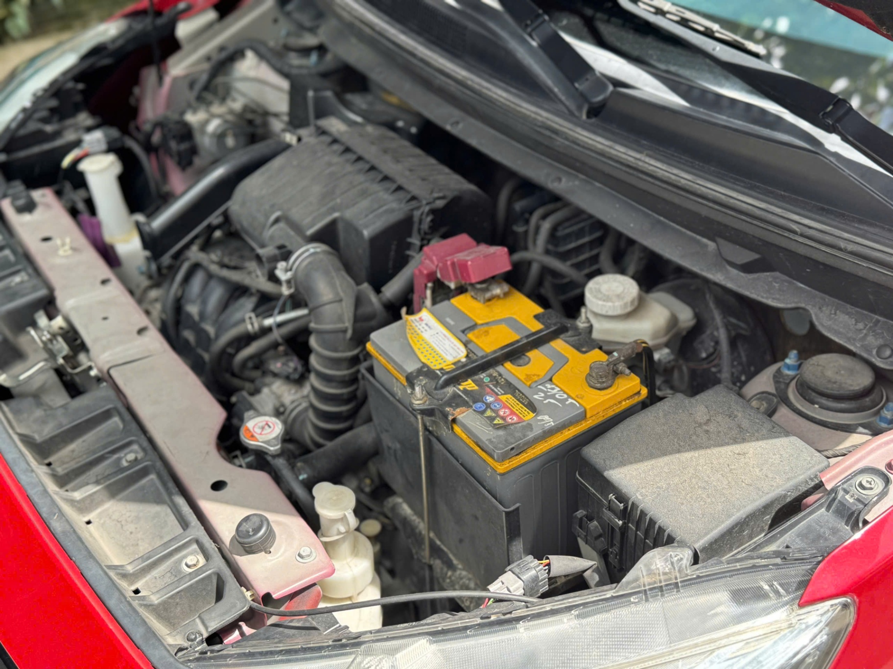 Mitsubishi Attrage 1.2 CVT 2021 - Khoang động cơ 1