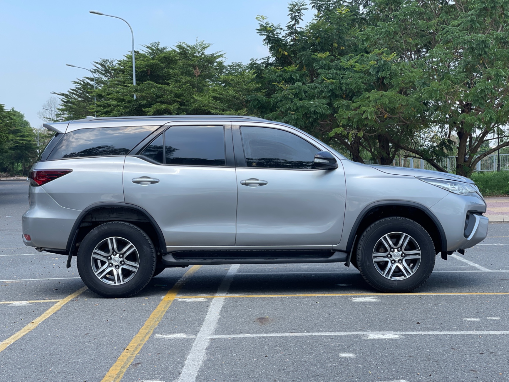 Toyota Fortuner 2.4G 4x2 MT 2017 - Ngoại thất 3