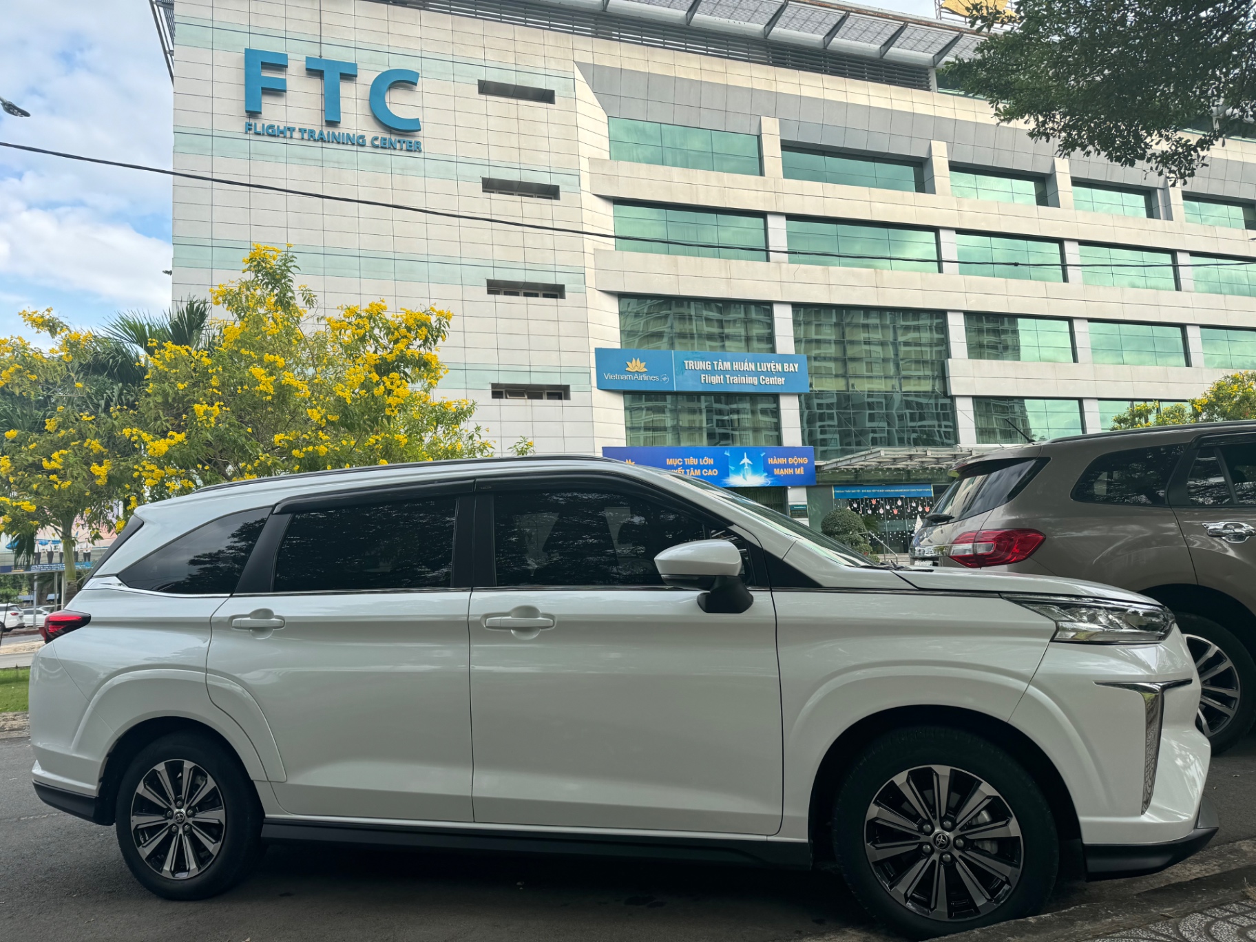 Toyota Veloz Cross 1.5 CVT 2022 - Ngoại thất 2