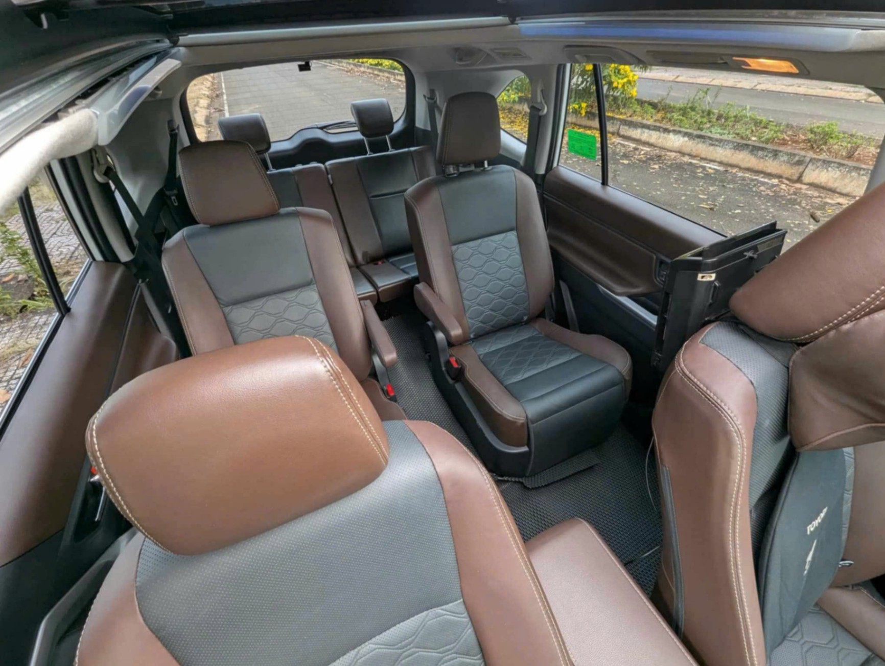 Toyota Innova Cross HEV 2.0 CVT 2024 - Nội thất 3