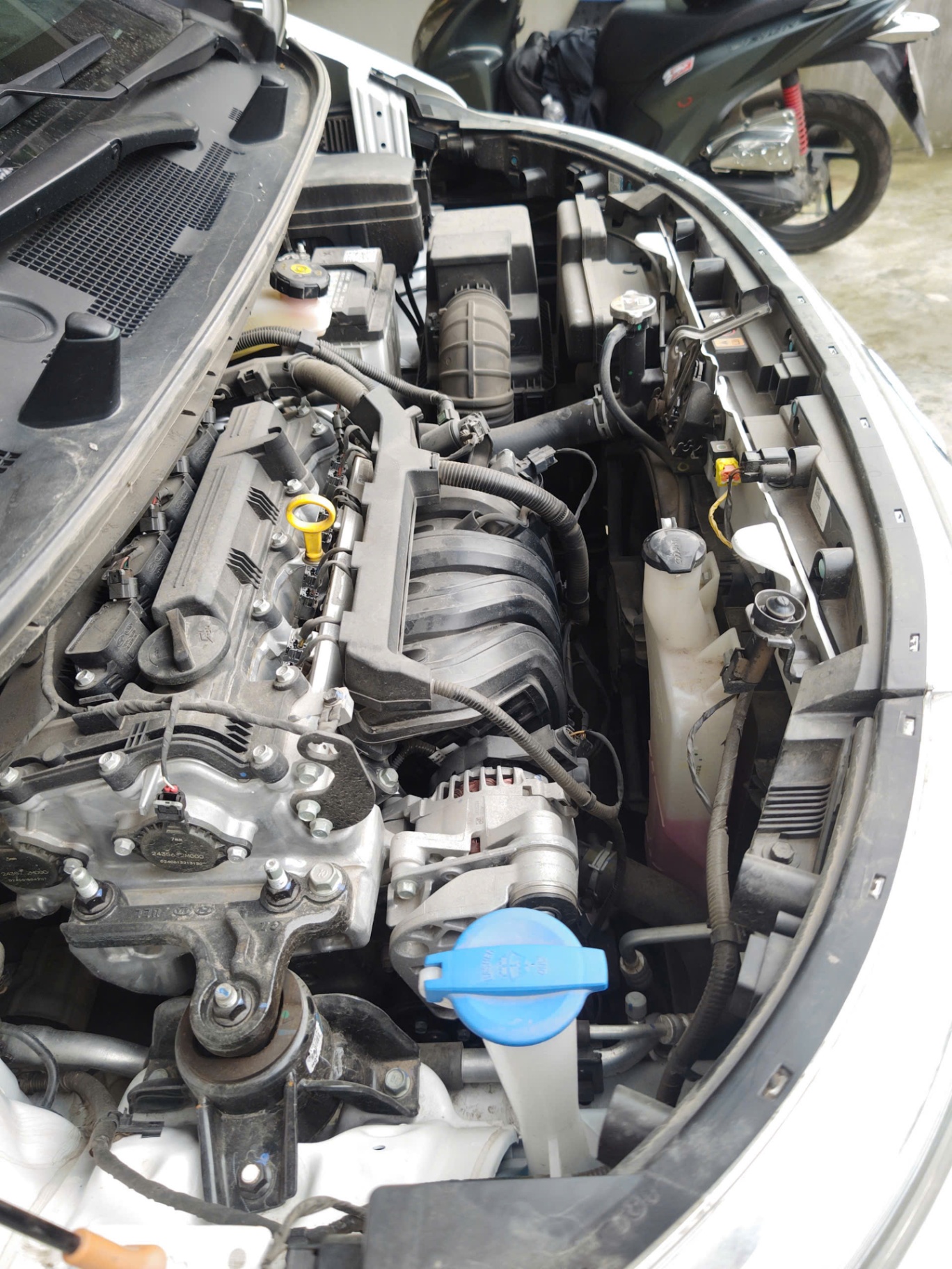 Hyundai Stargazer Tiêu chuẩn 1.5 AT 2024 - Khoang động cơ 2
