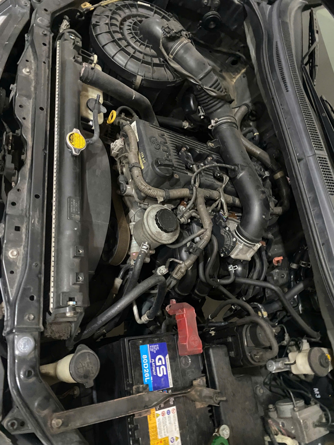 Toyota Innova V 2008 - Khoang động cơ 1