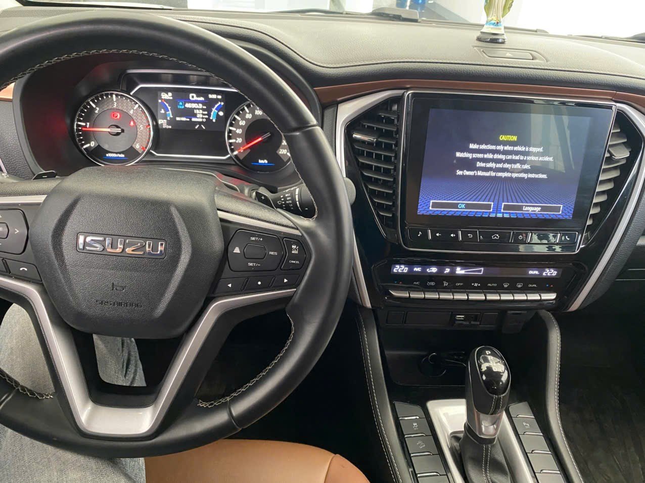 Isuzu Mu-x Prestige 1.9 4X2 AT 2022 - Nội thất 2