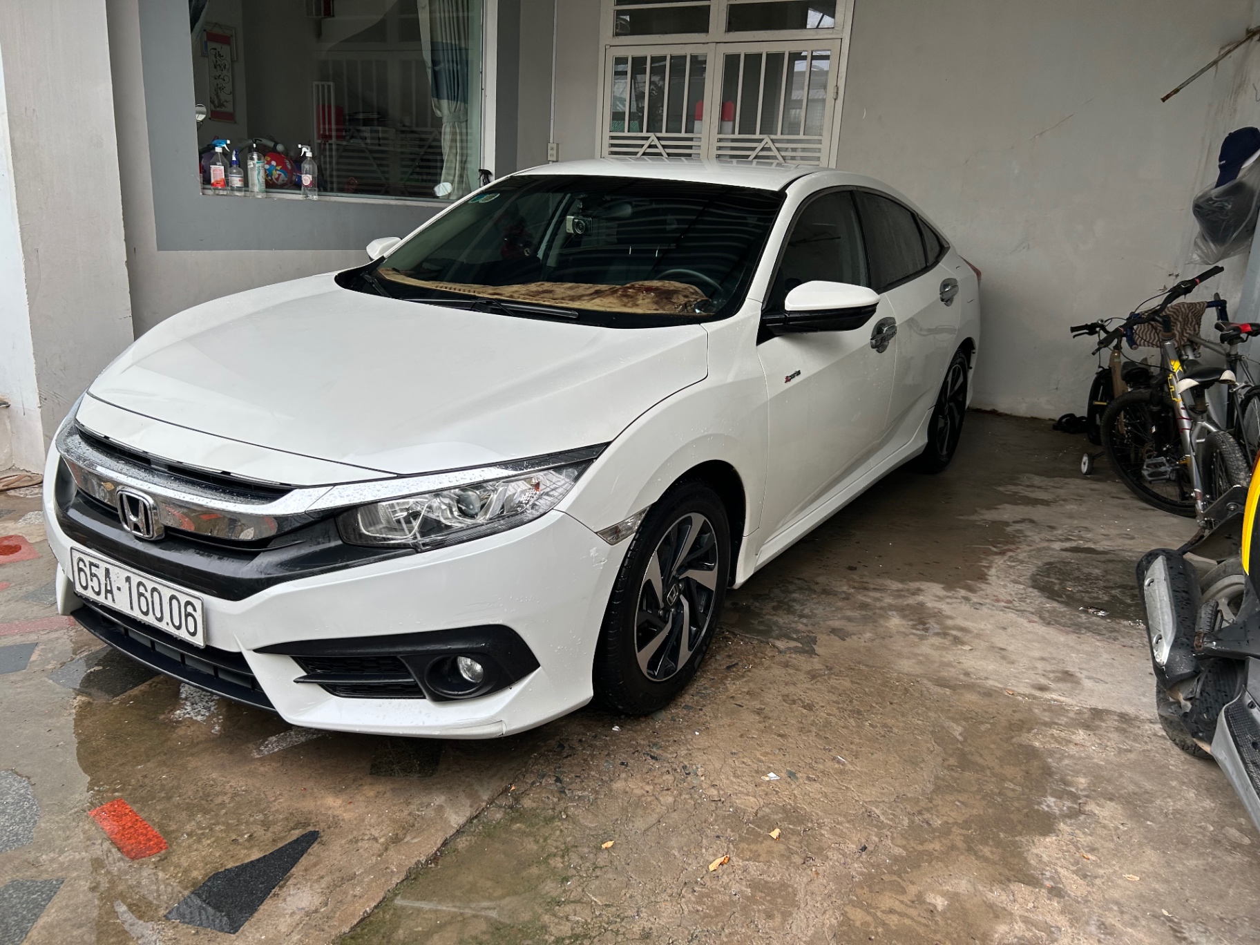 Honda Civic 1.8 E 2018 - Ngoại thất 2