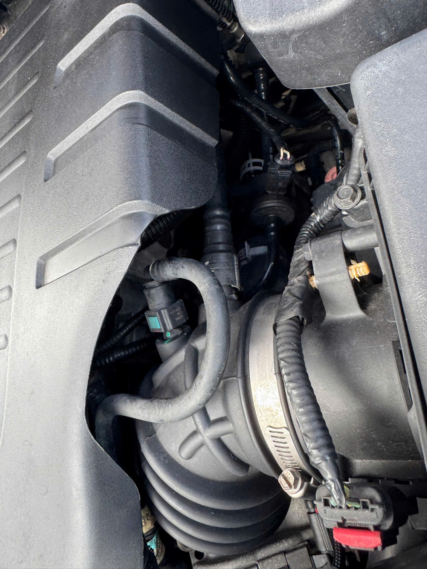 Ford Focus S 2.0 AT 2013 - Khoang động cơ 1