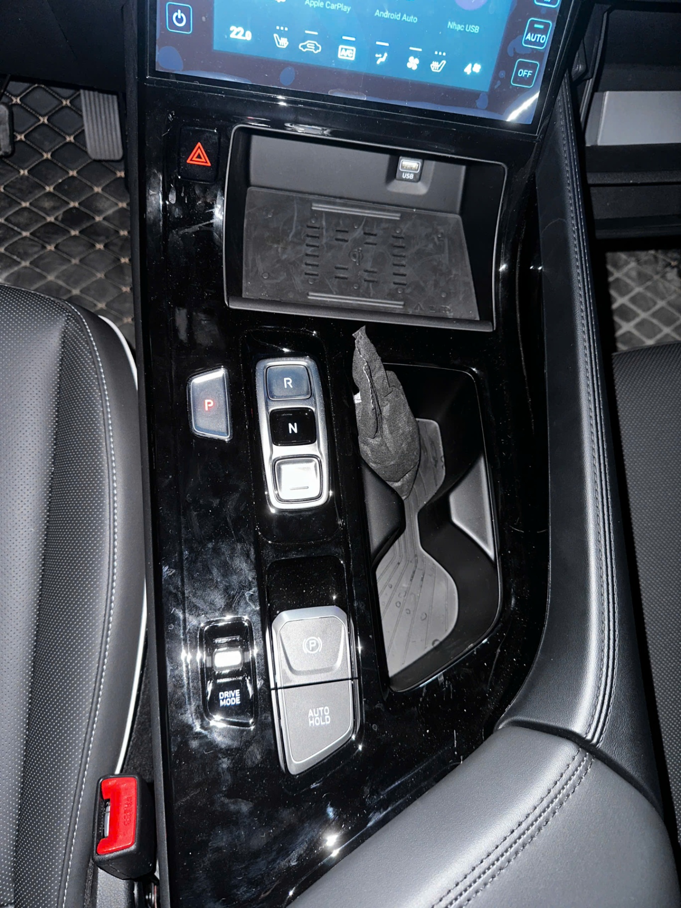 Hyundai Custin Cao Cấp 2.0T 2023 - Nội thất 3