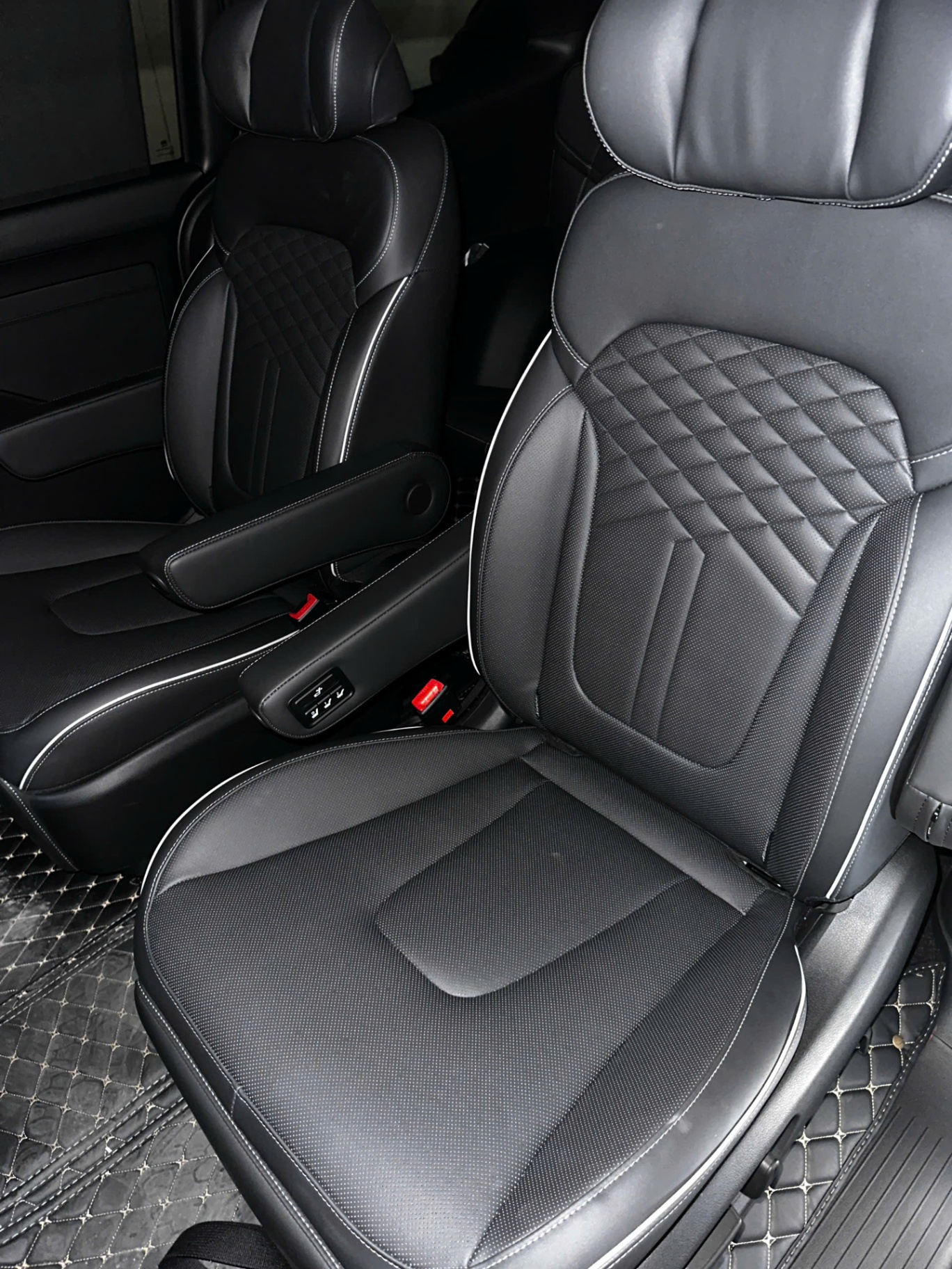 Hyundai Custin Cao Cấp 2.0T 2023 - Nội thất 5