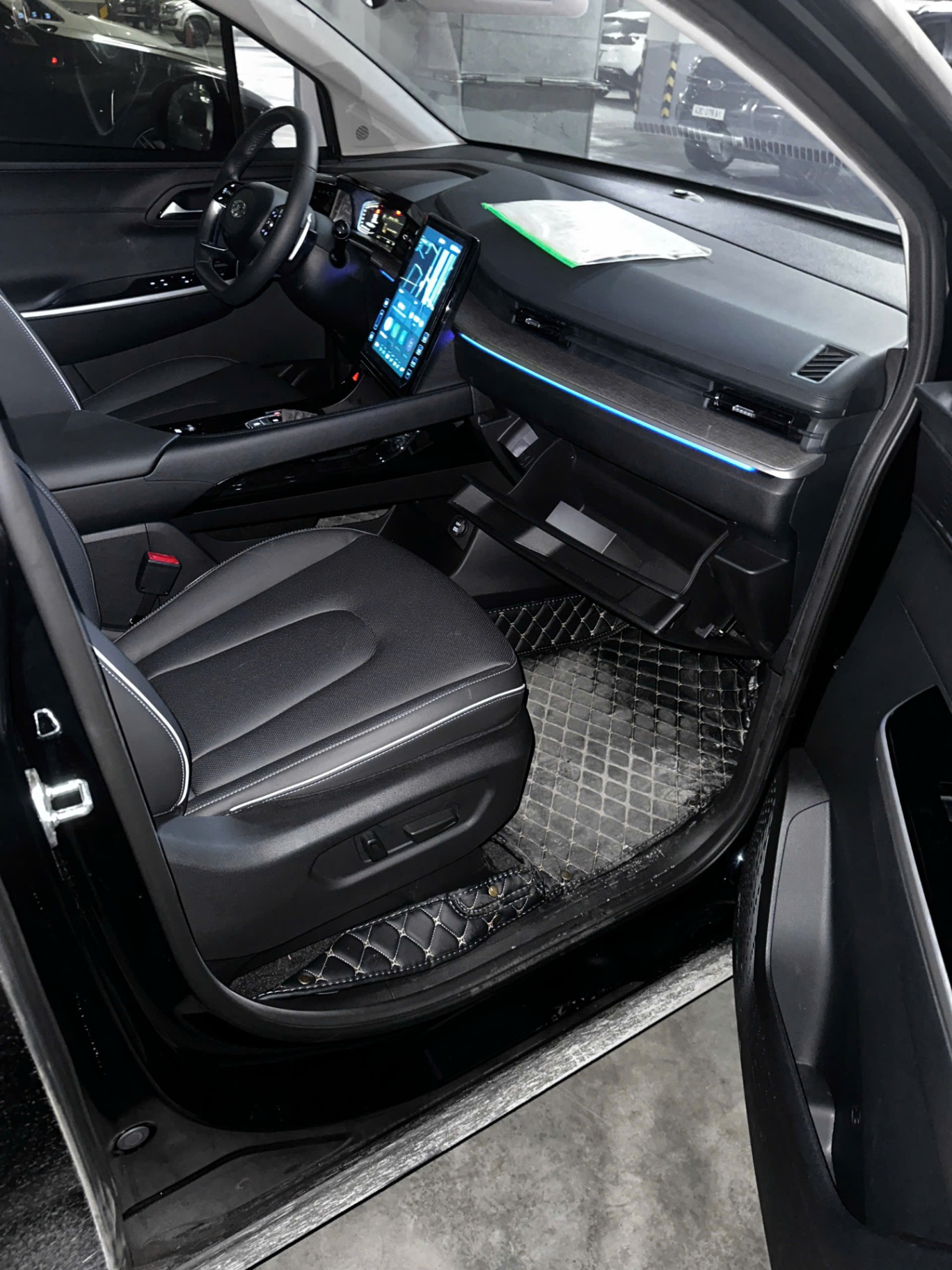 Hyundai Custin Cao Cấp 2.0T 2023 - Nội thất 8