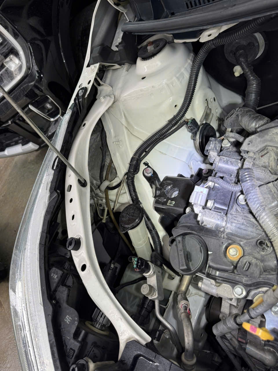 Toyota Vios 1.5E MT 2020 - Khoang động cơ 12