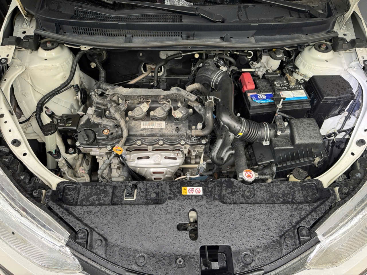 Toyota Vios 1.5E MT 2020 - Khoang động cơ 13