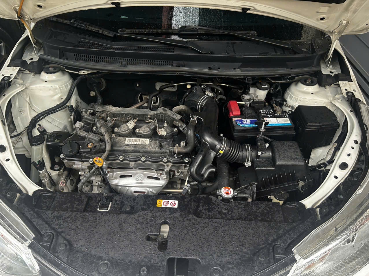Toyota Vios 1.5E MT 2020 - Khoang động cơ 15