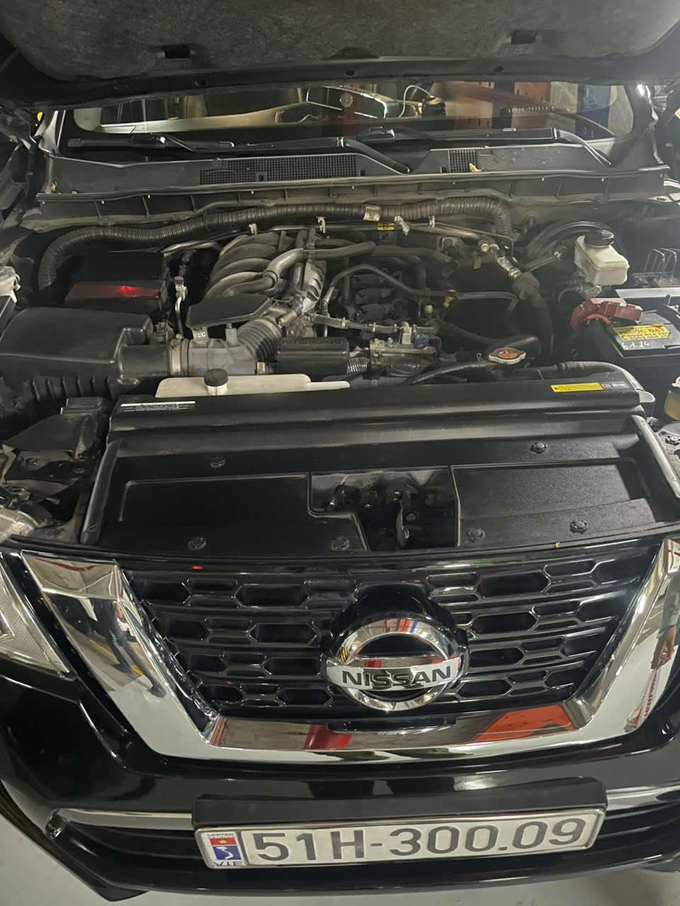 Nissan Terra V 2.5 AT 4WD 2019 - Khoang động cơ 2