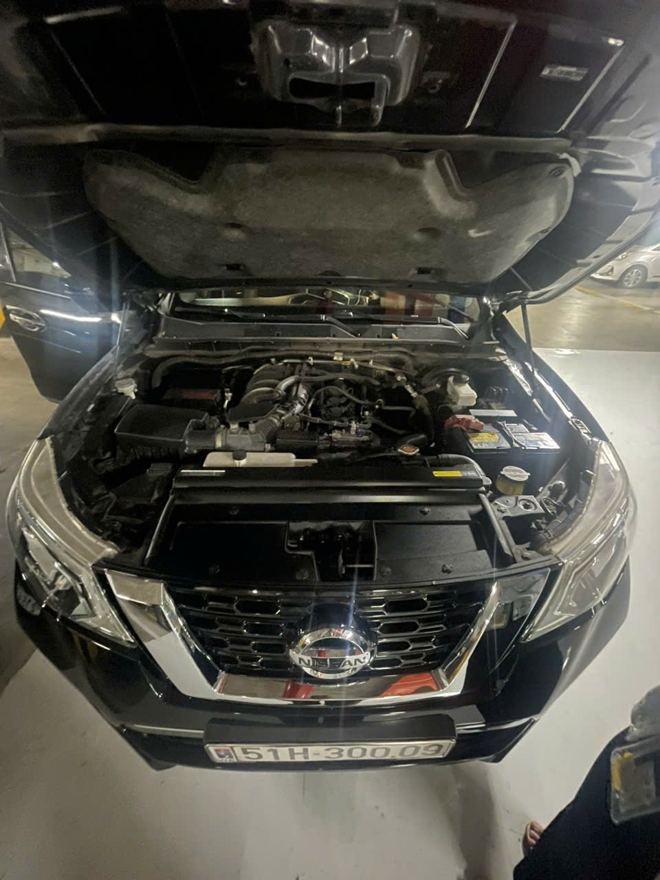 Nissan Terra V 2.5 AT 4WD 2019 - Khoang động cơ 1