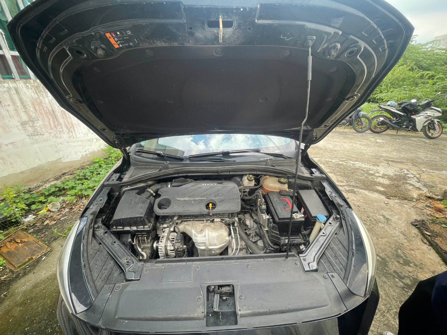MG 5 Luxury 1.5 AT 2023 - Khoang động cơ 1
