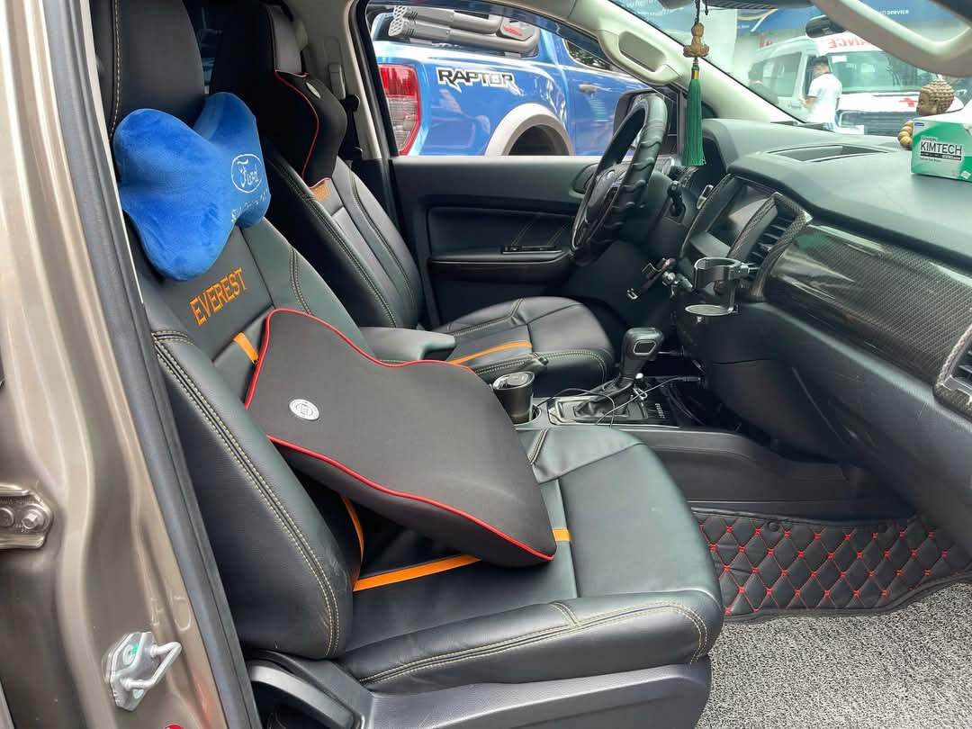 Ford Everest Ambiente 2.0 4x2 AT 2019 - Nội thất 1