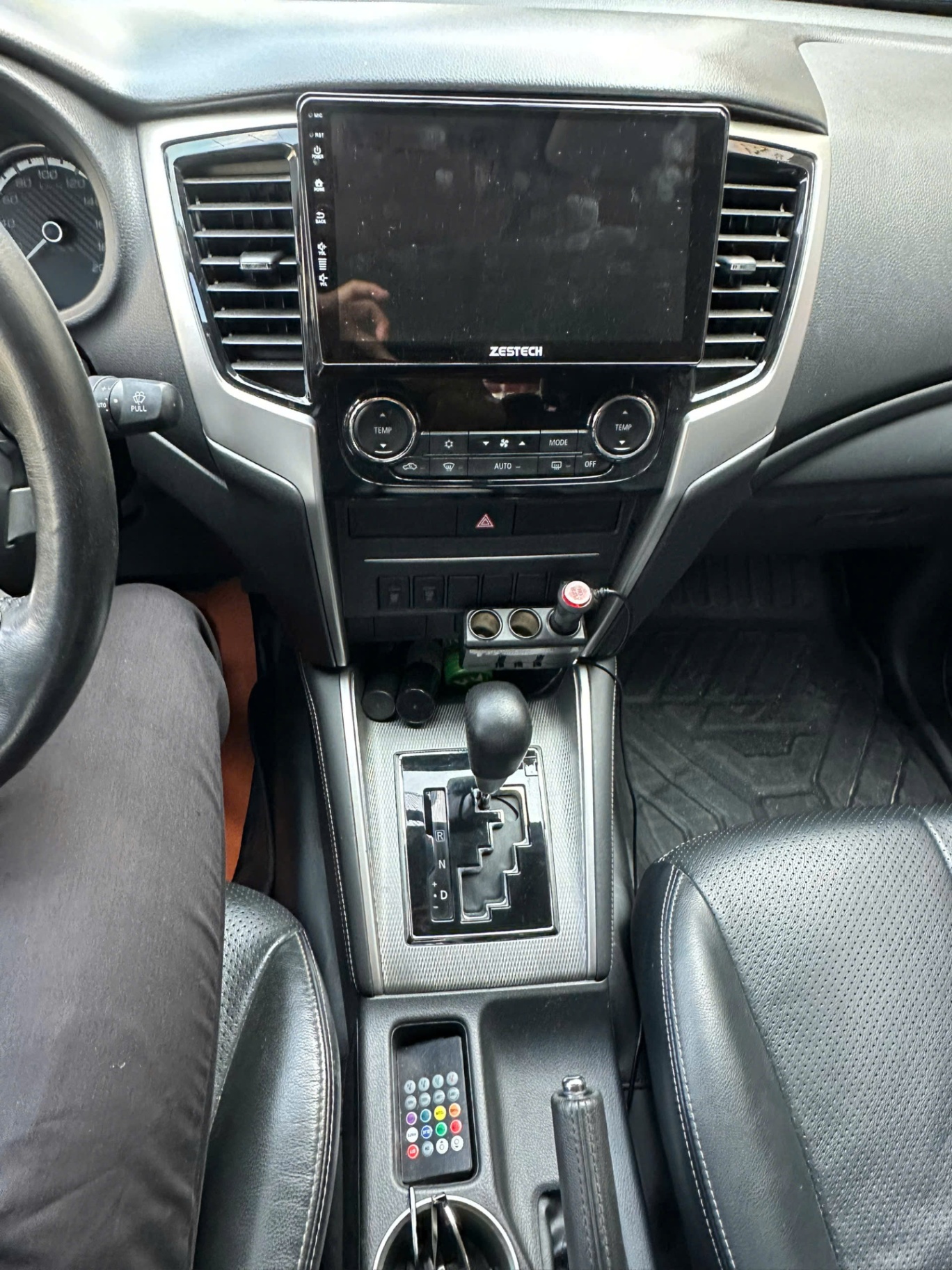 Mitsubishi Triton 4x2 AT Mivec Premium 2020 - Nội thất 4