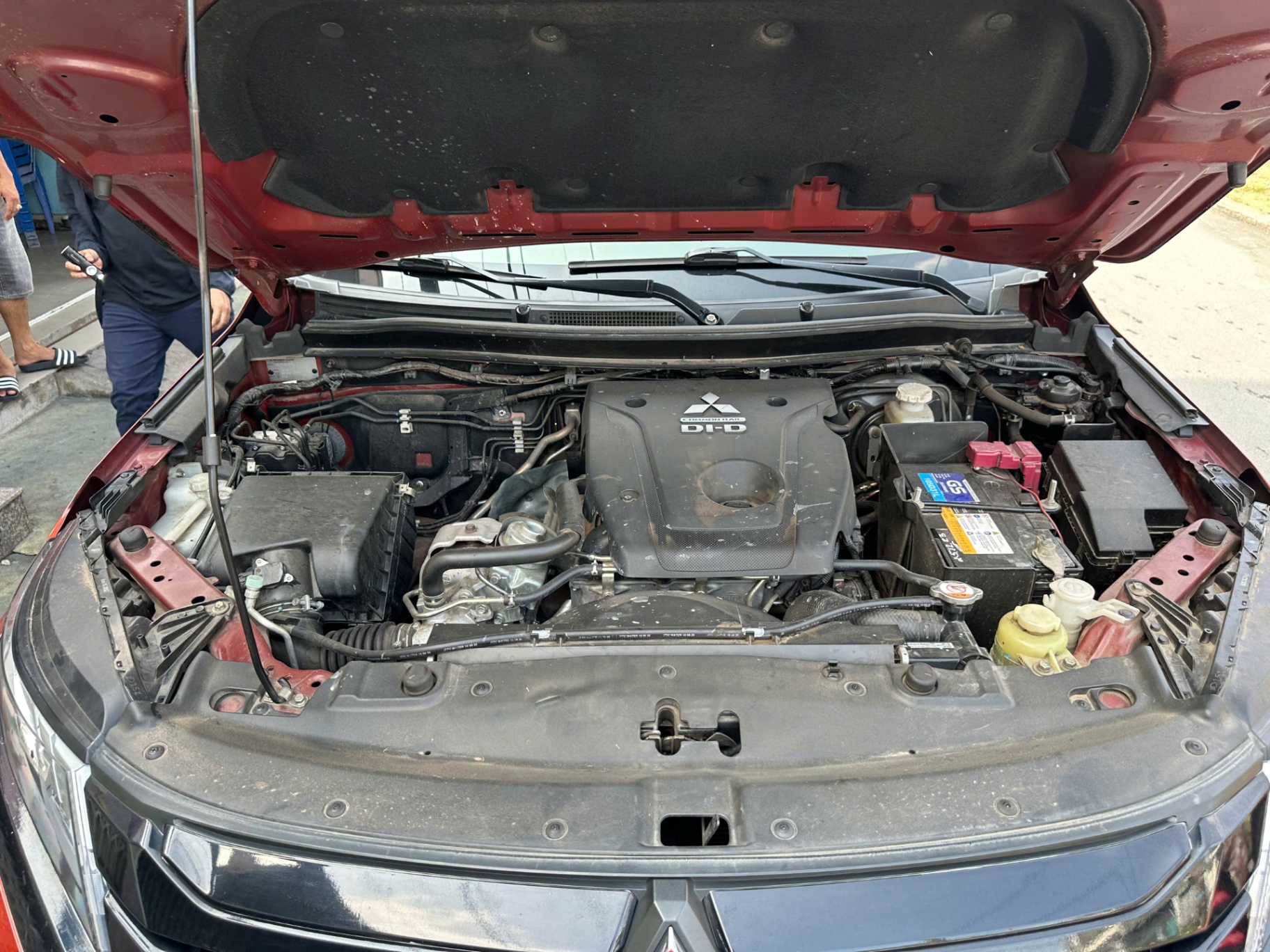 Mitsubishi Triton 4x2 AT Mivec Premium 2020 - Khoang động cơ 1