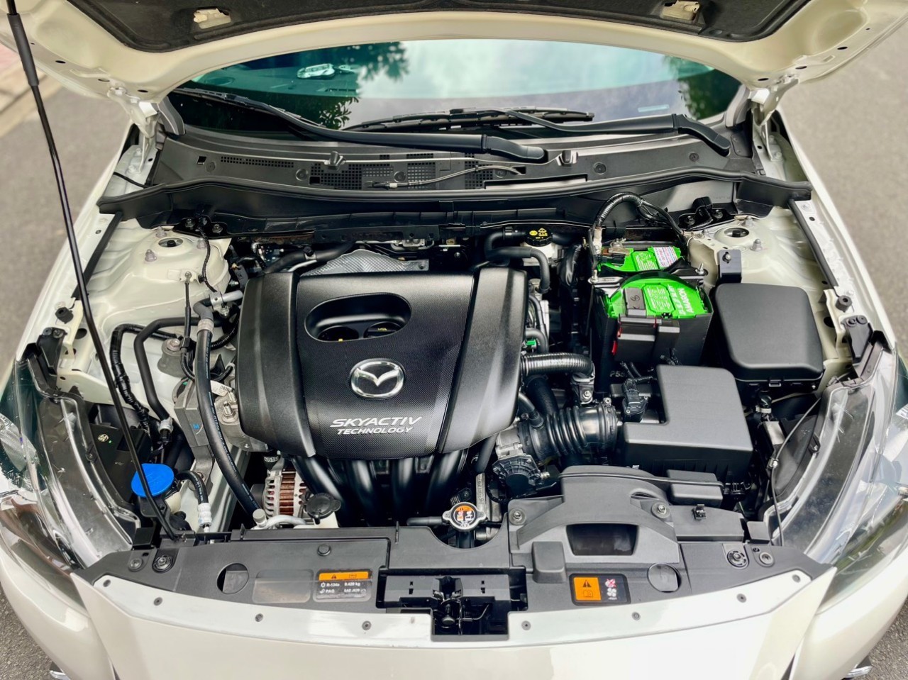 Mazda 2 1.5 AT 2016 - Khoang động cơ 1