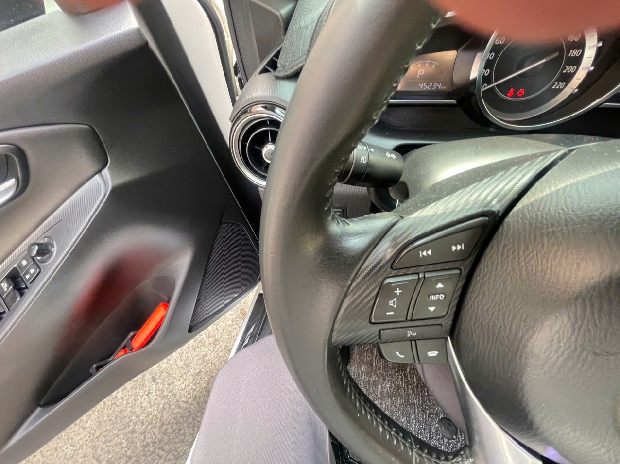 Mazda 2 1.5 AT 2016 - Nội thất 9