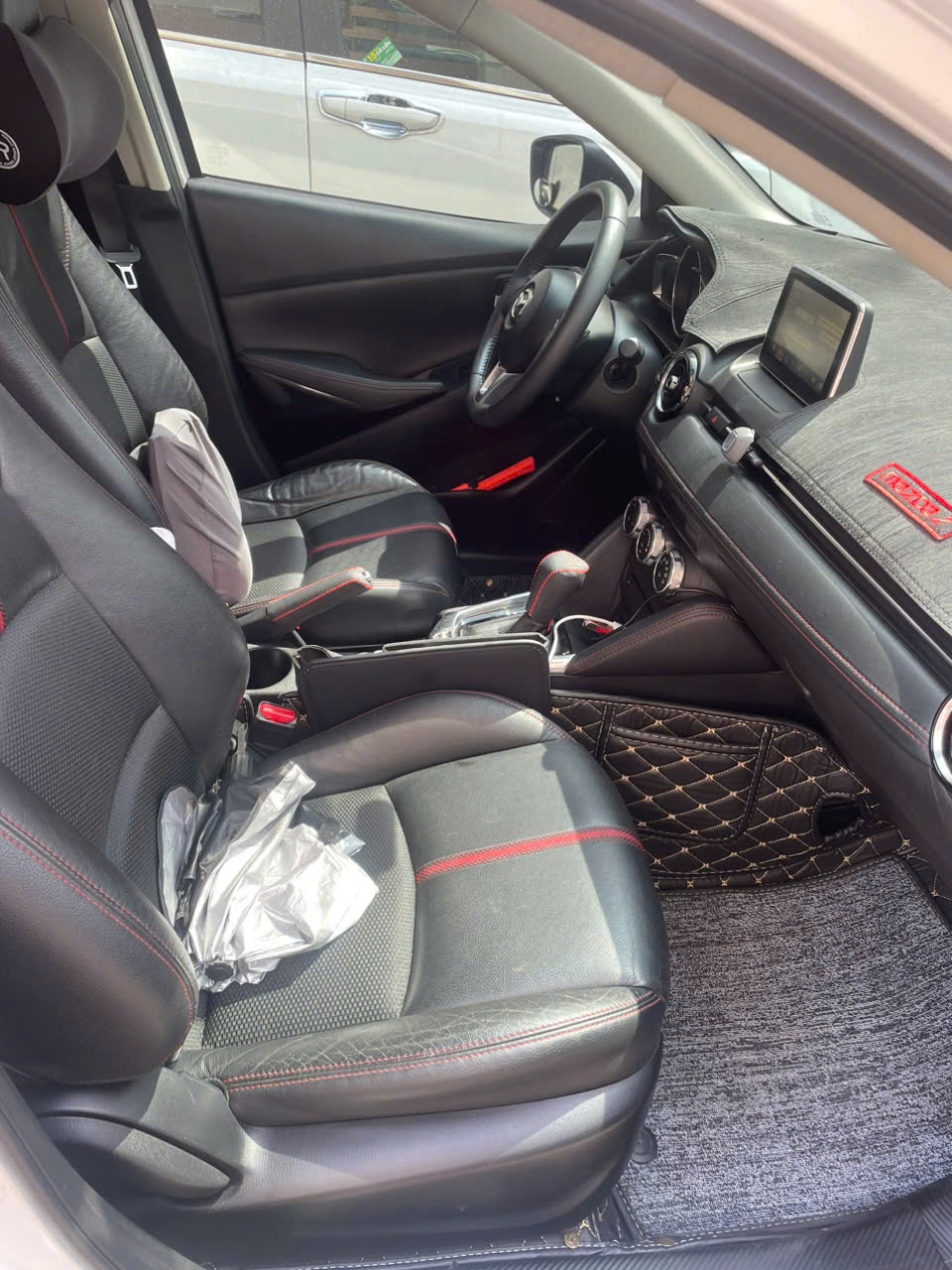 Mazda 2 1.5 AT 2016 - Nội thất 12
