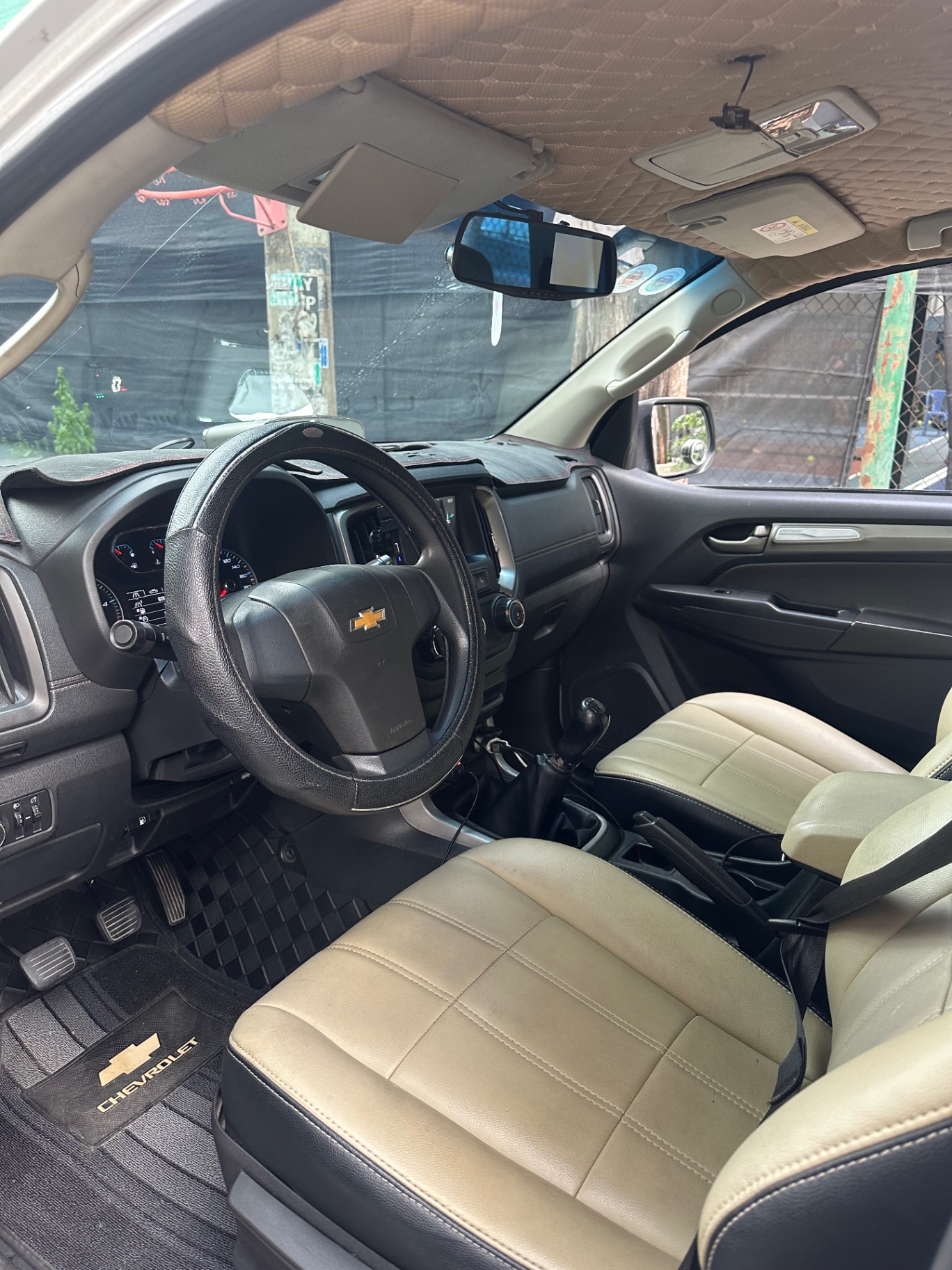 Chevrolet Trailblazer LT 2.5L 4x2 MT 2018 - Nội thất 1