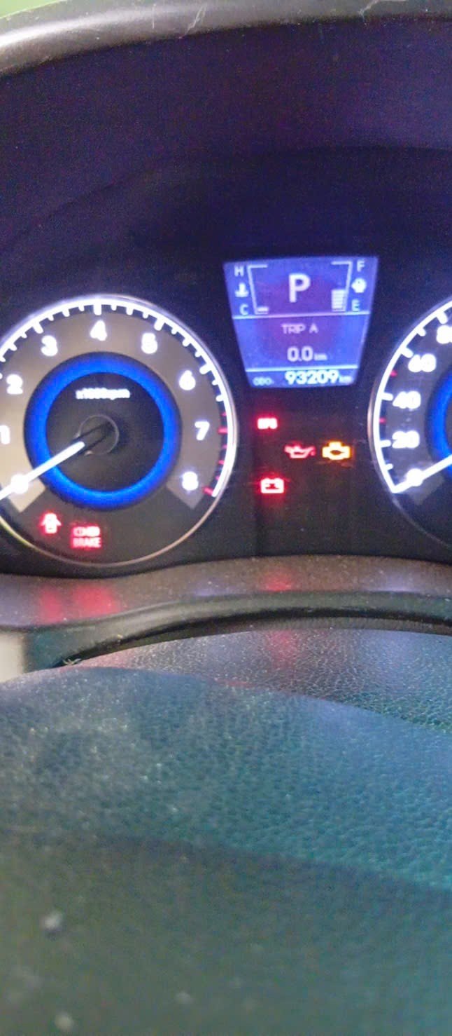 Hyundai Accent 1.4 AT 2011 - Nội thất 2