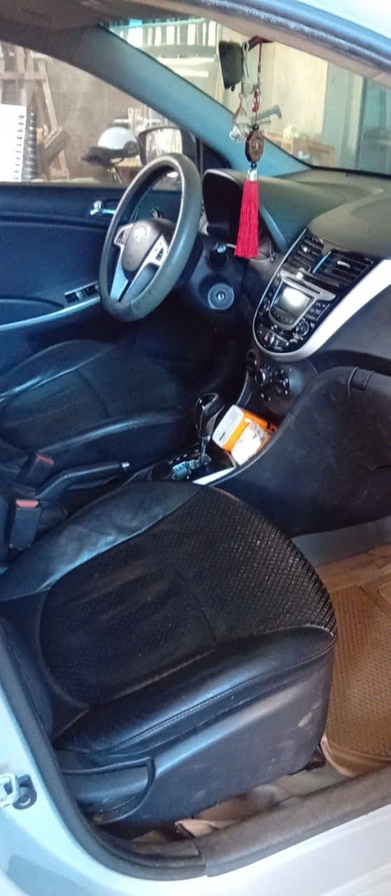 Hyundai Accent 1.4 AT 2011 - Nội thất 5