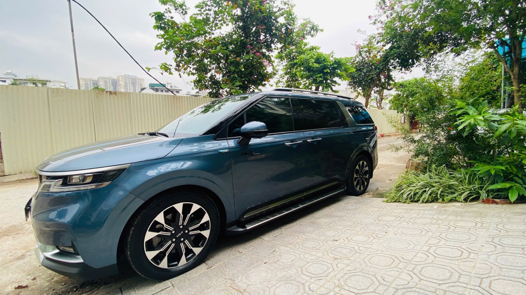 Kia Carnival Signature 2.2D 2023 - Ngoại thất 1