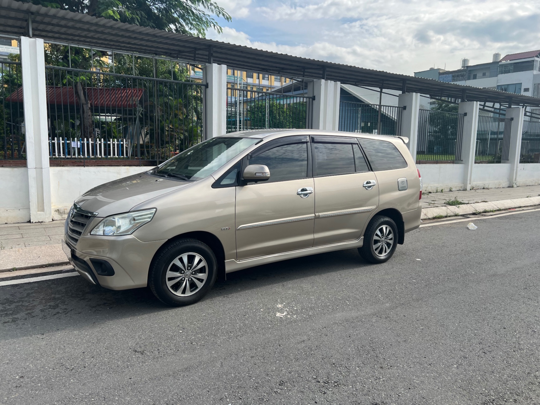 Toyota Innova 2.0E 2016 - Ngoại thất 2