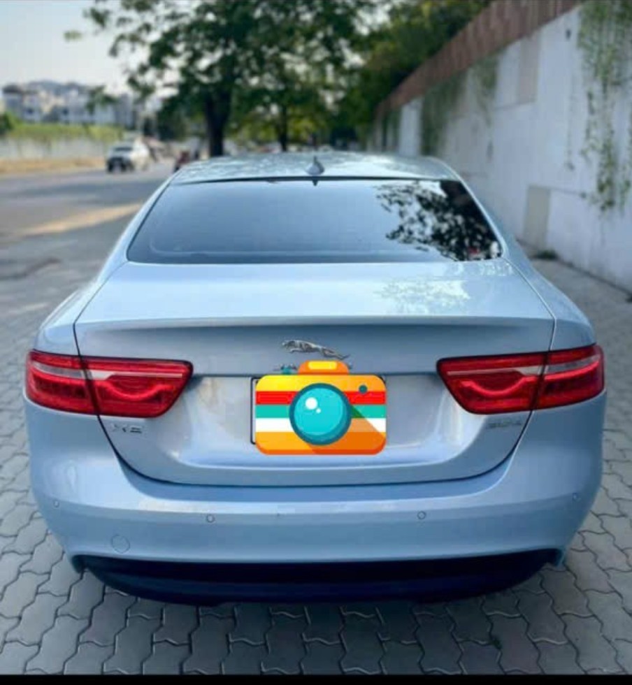 Jaguar Xe 2.0 T 2015