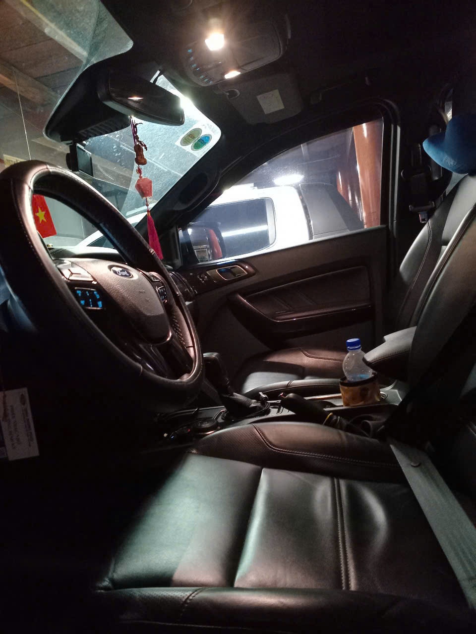 Ford Everest Titanium 2.0L 4x4 AT 2020 - Nội thất 3