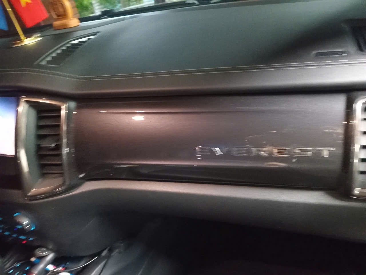 Ford Everest Titanium 2.0L 4x4 AT 2020 - Nội thất 2