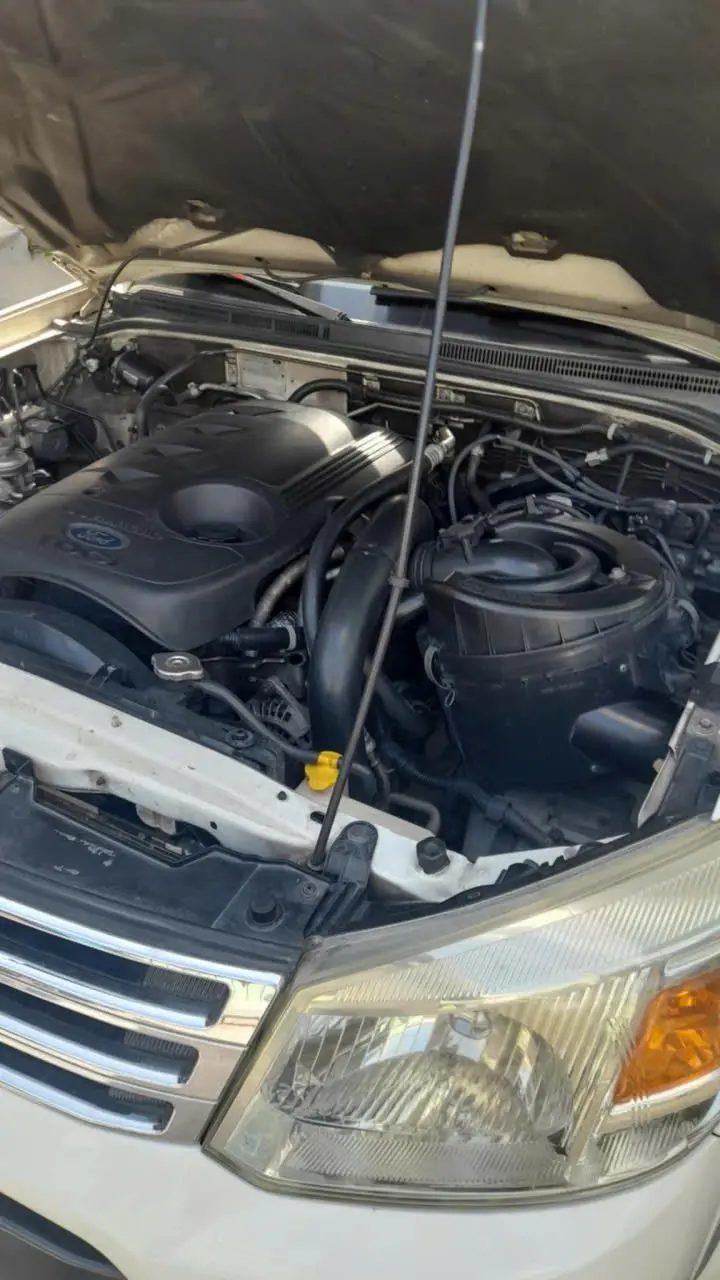 Ford Everest 2.5L 4x2 AT 2014 - Ngoại thất 2
