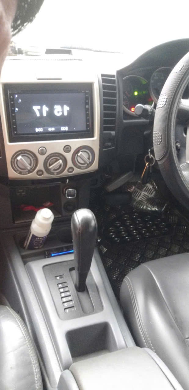 Ford Everest 2.5L 4x2 AT 2014 - Nội thất 1