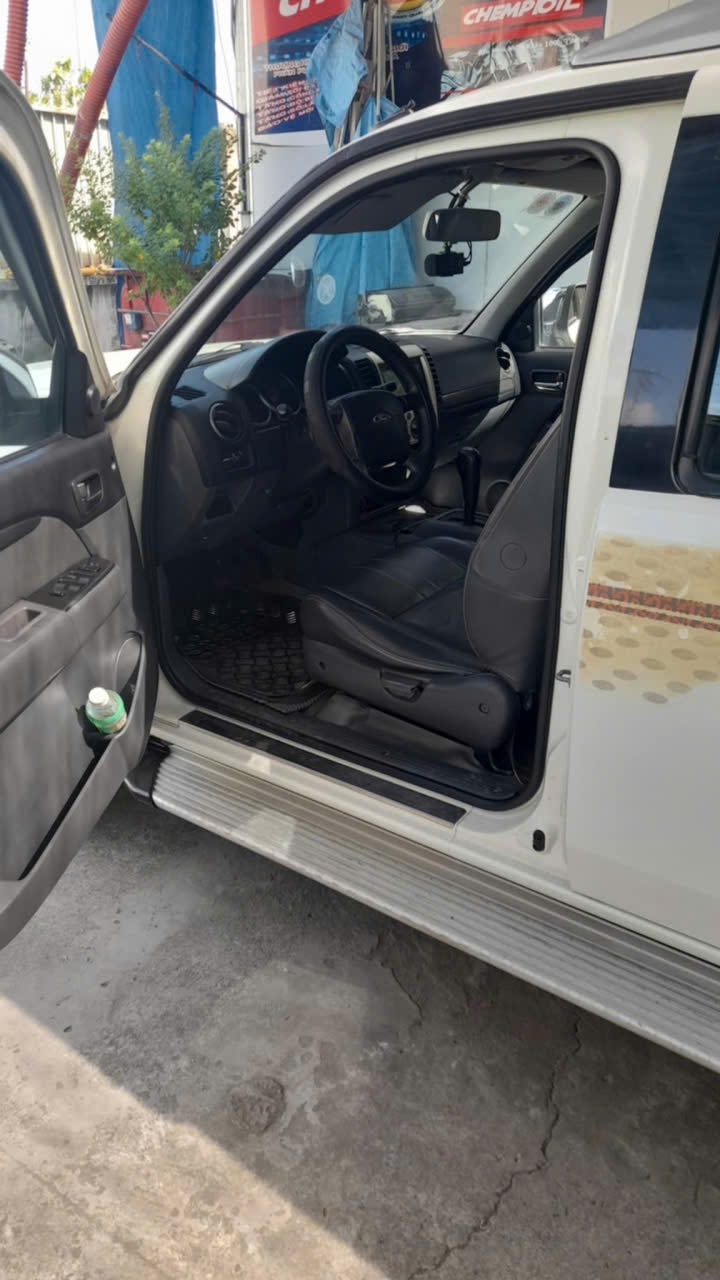 Ford Everest 2.5L 4x2 AT 2014 - Nội thất 2